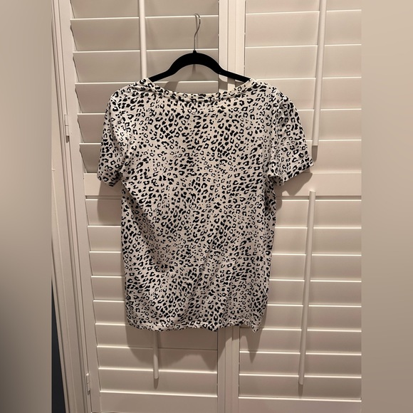 Zara black and white leopard bf v-neck tee - Picture 3 of 3